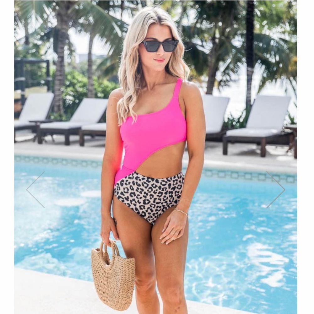 One-piece cutout swimsuit - size medium